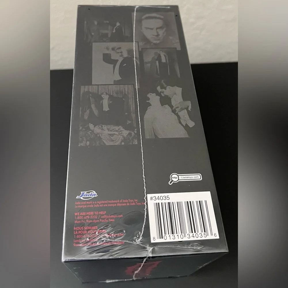 Bela Lugosi Dracula 6" Moveable Figure with Accessories - Picture 5 of 6